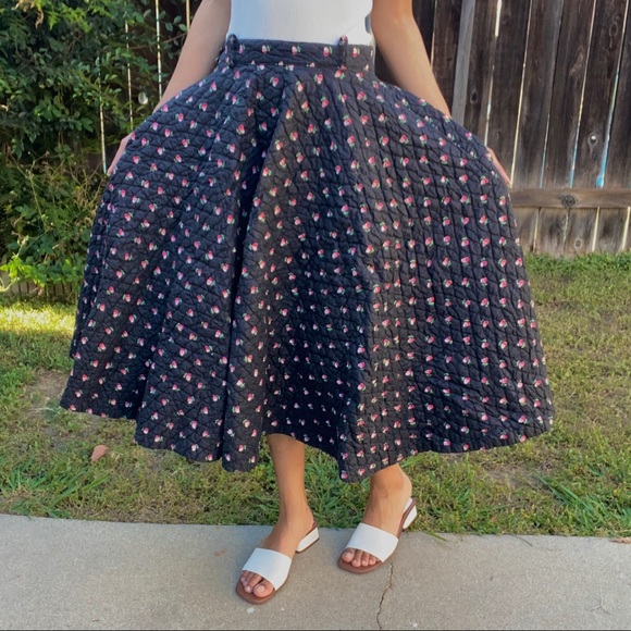 🚫SOLD🚫 Vintage Navy Floral Prairie Skirt 🌷 - Picture 3 of 5